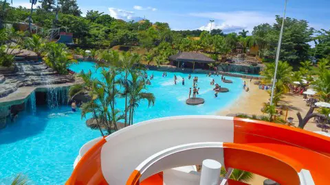 turis-thermas-imagem-galeria-atracoes-thermas-water-park-piscina-de-ondas-65b69ee2f16eb_3.webp