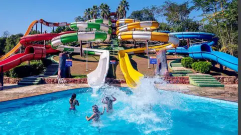 turis-thermas-imagem-galeria-atracoes-thermas-water-park-toboaguas-mais-radicais-de-sao-paulo-65b69f7825798_2.webp