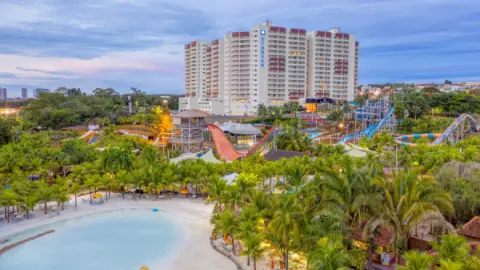 turis-thermas-imagem-galeria-carnaval-olimpia-no-wyndham-olimpia-royal-hotel-686ae7bb19524_0.webp
